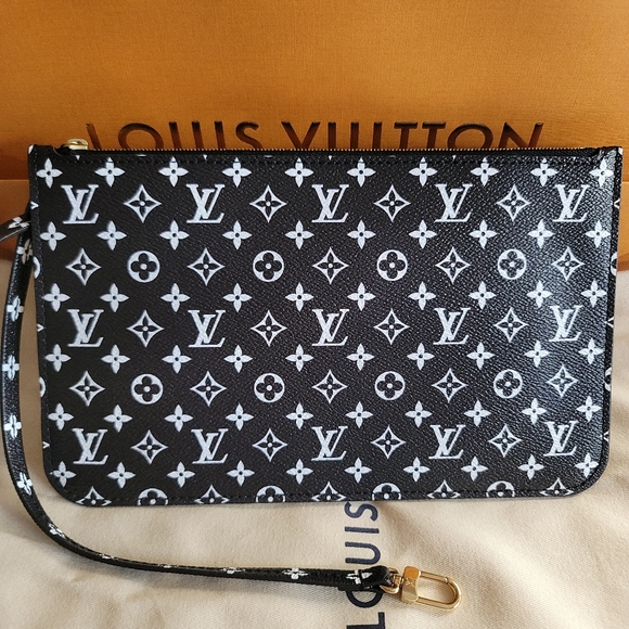 Louis Vuitton Jungle Giant Flower Monogram Pochette Wristlet from Neverfull Bag. - Picture 12 of 13
